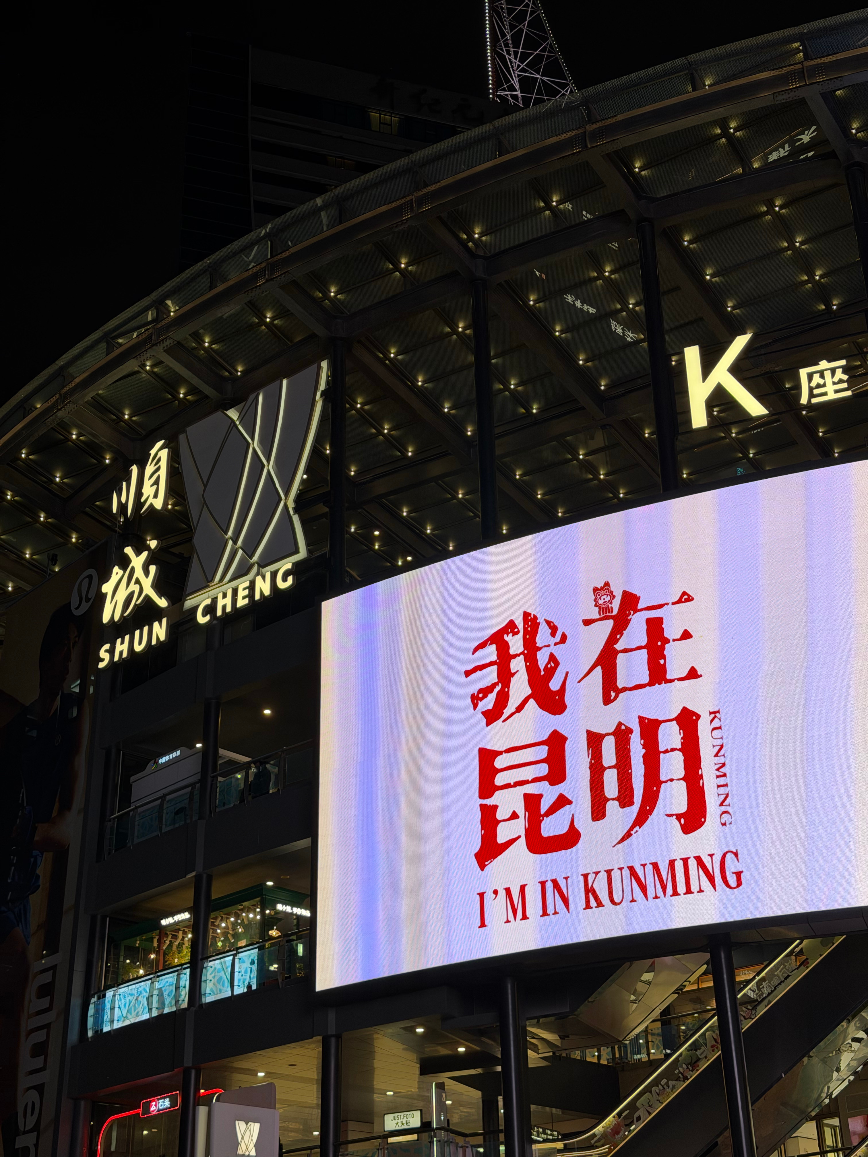 酒店隔音有点差睡着前隔壁俩人就要唠嗑当我被噩梦弄醒后再调整要睡的时候这俩二人还在