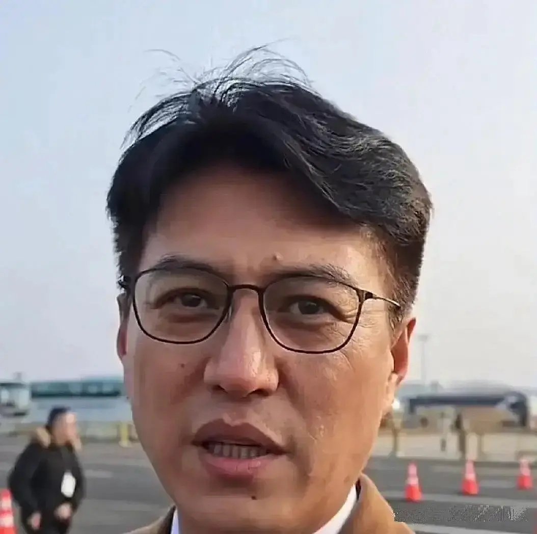 靳东的这个生图有点不能看啊 ​​​