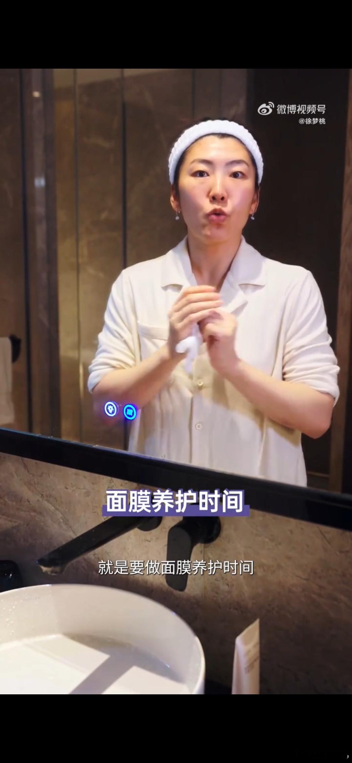 徐梦桃的金牌背后，是无数个雪场日夜训练的坚持。训练后的她，同样注重肌肤的急救修护