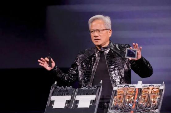 当下美国华裔精英的顶流人物，掰着手指头数也就黄仁勋、苏姿丰等寥寥数人，满打满算超