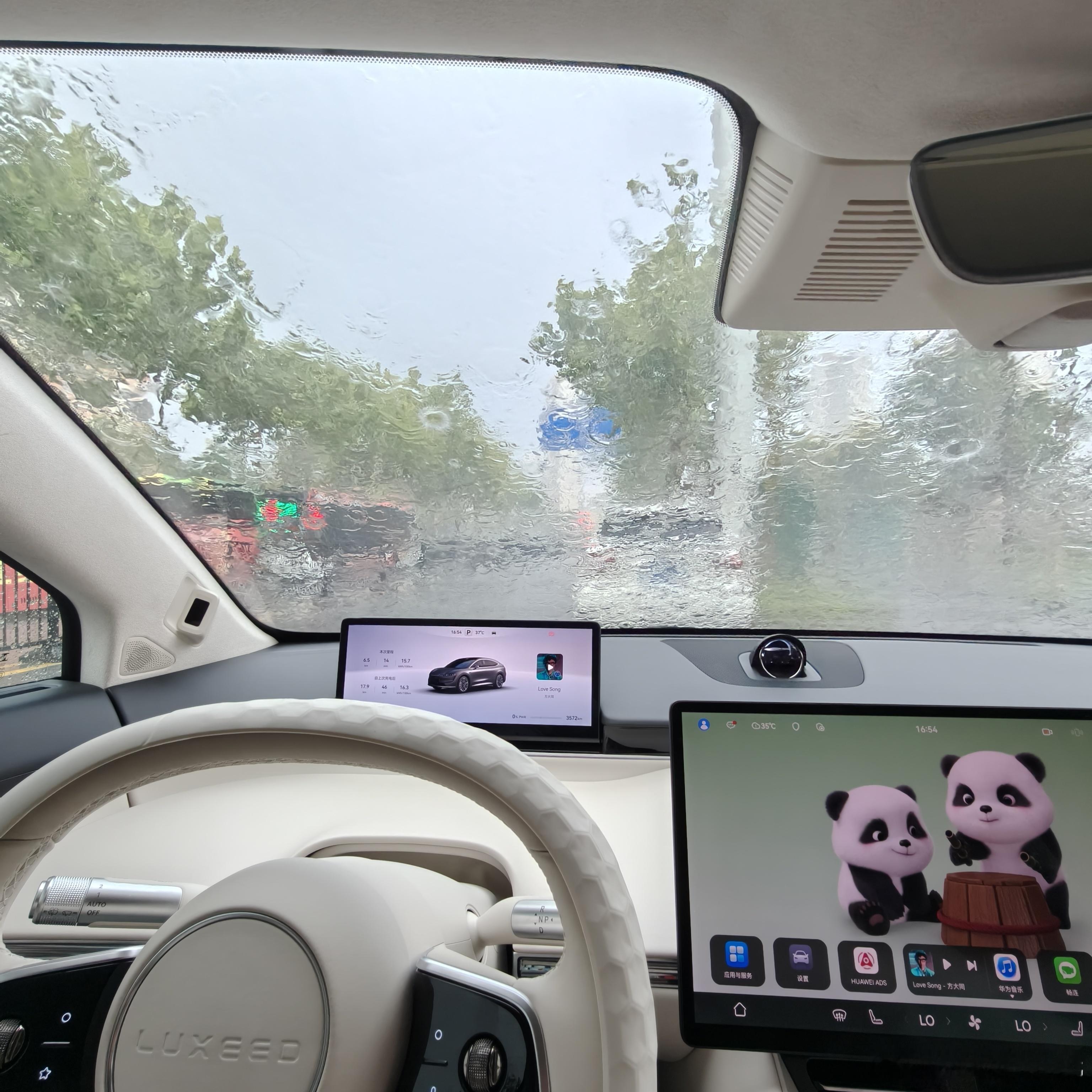 合肥今天这雨下的猝不及防比依萍找她爸要钱那天还要大[苦涩]  ​​​