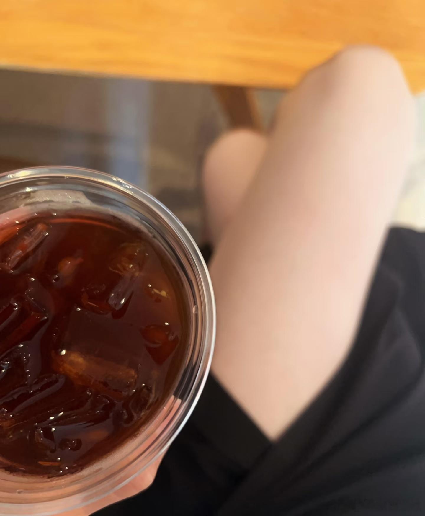 搬新家啦，可惜有点认床，一换地方就睡不踏实～早上起来整个人蔫蔫的，没精打采，今天