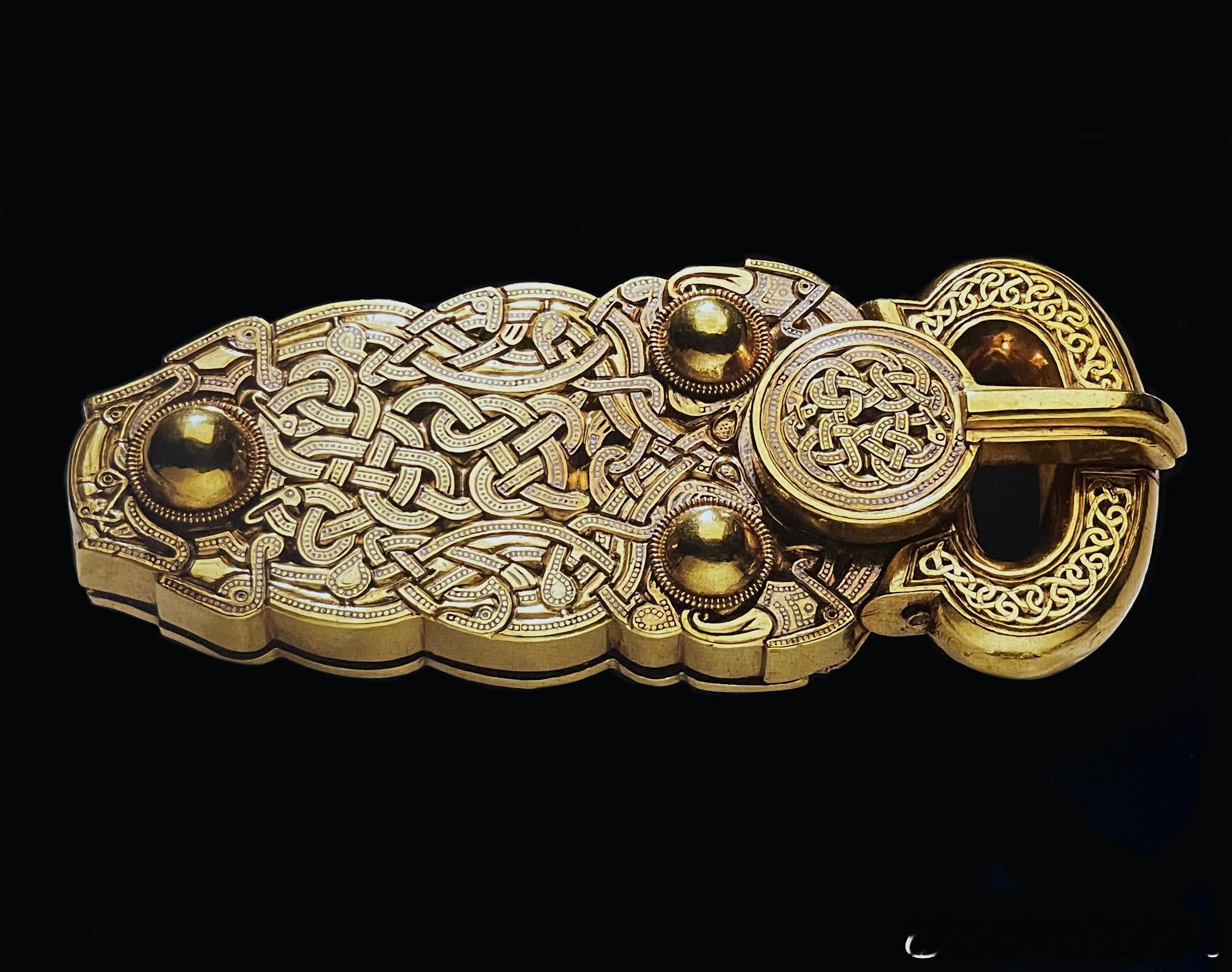 中世纪早期艺术  Early Medieval Art  来自萨顿胡的大金扣子这