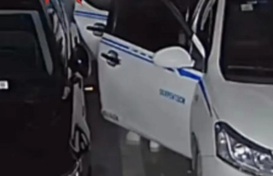冬日生活打卡季总被隔壁车位开门杀怎么办，磕碰到也不明显，报警也没办法报，不想影响