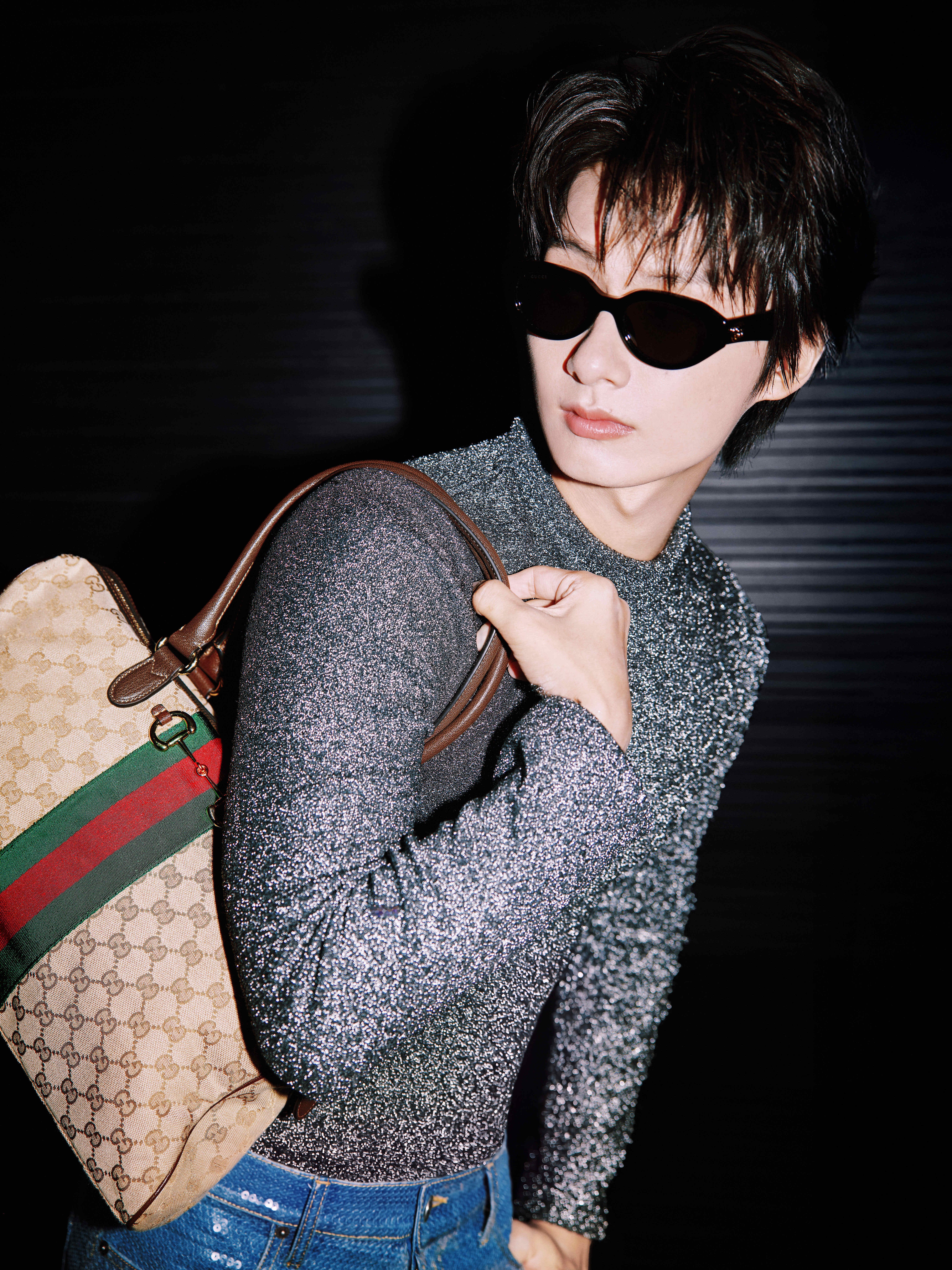 文俊辉 in GUCCI，JUN身着Generation Gucci系列时装分别