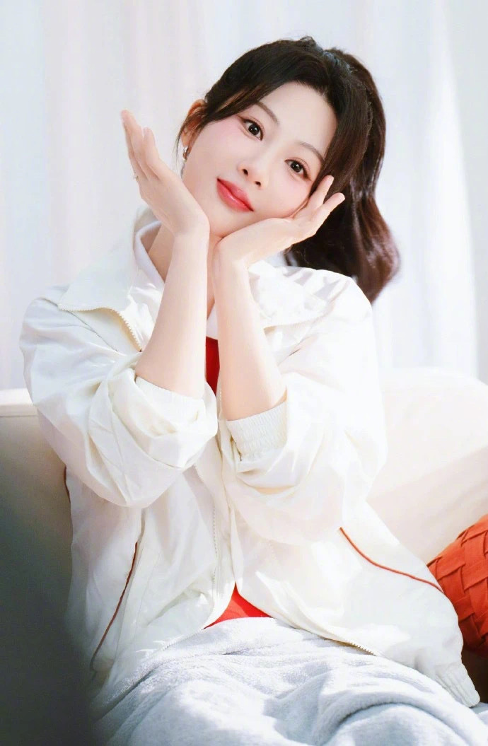 杨紫的新剧《长相思》要上了，接下来看到任何跟杨紫有关的恋情瓜都不用稀奇，平台的各