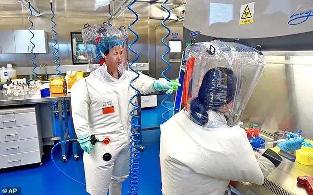 英国媒体报道，中国科学家在热带岛屿上发现了前所未见的病毒。
所有病毒都有“很高的