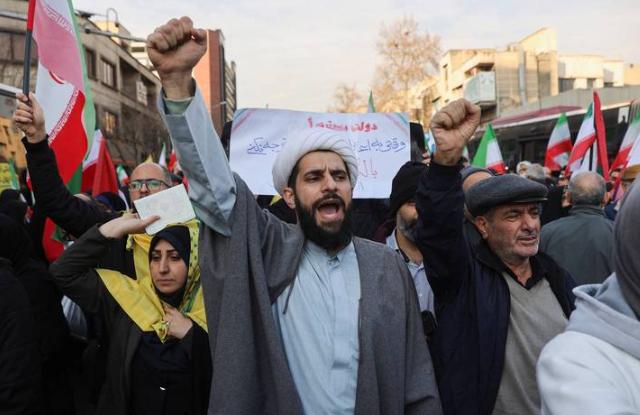 震惊！伊朗高层彻底摊牌！伊朗议长卡利巴夫撕破脸，怒批强硬派，点名贾利利、萨贝蒂勾