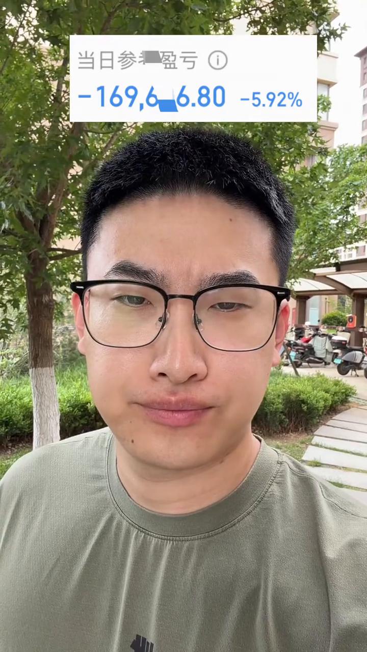 干什么？你让不让人过了？腿麻了？天塌了？周末那么多利好，周一直接按地板。奶奶的。