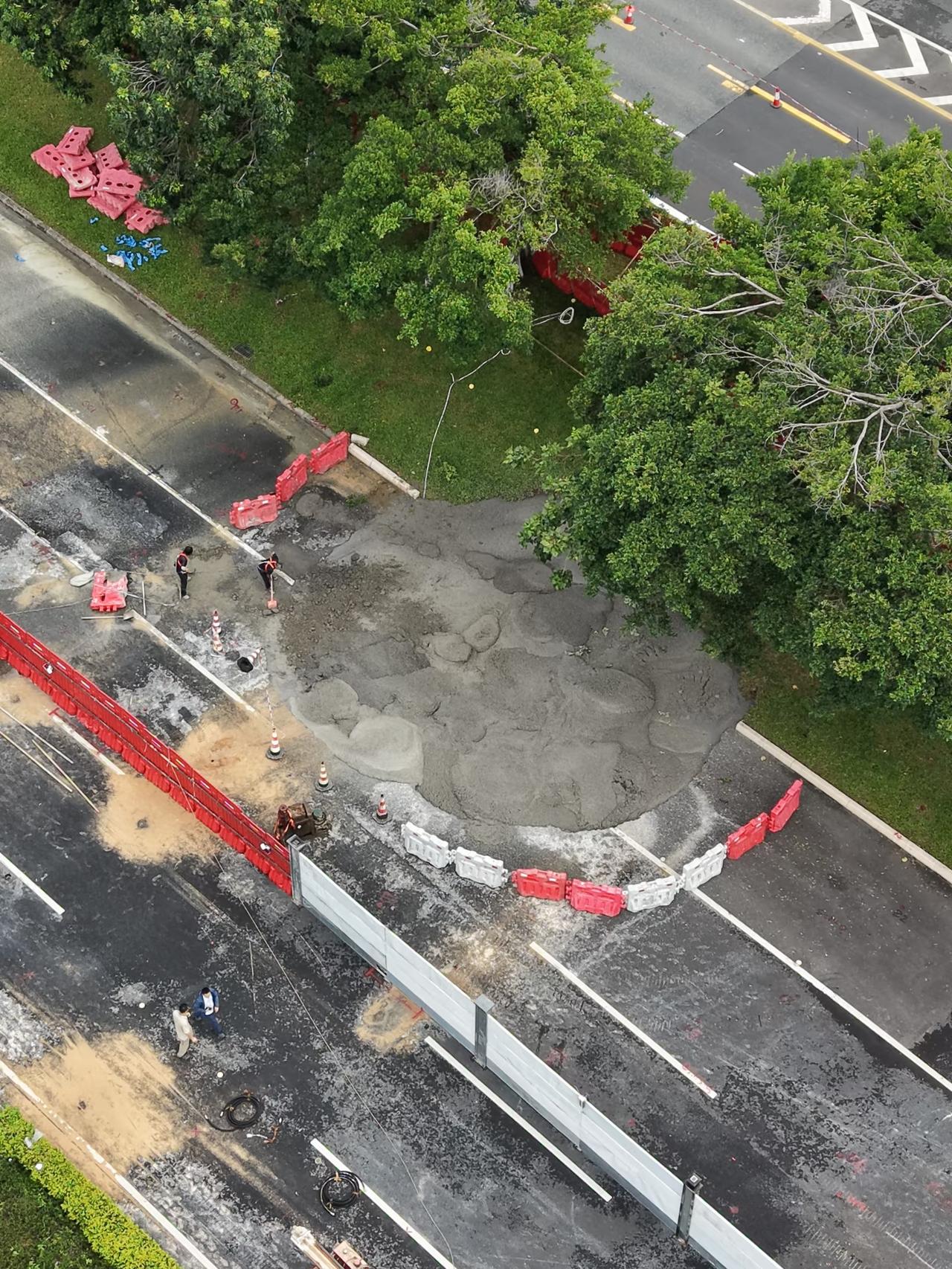 8月5日最新实拍！深圳滨海大道路陷。

从现场看，沉降路面已回填，大批工程车作业