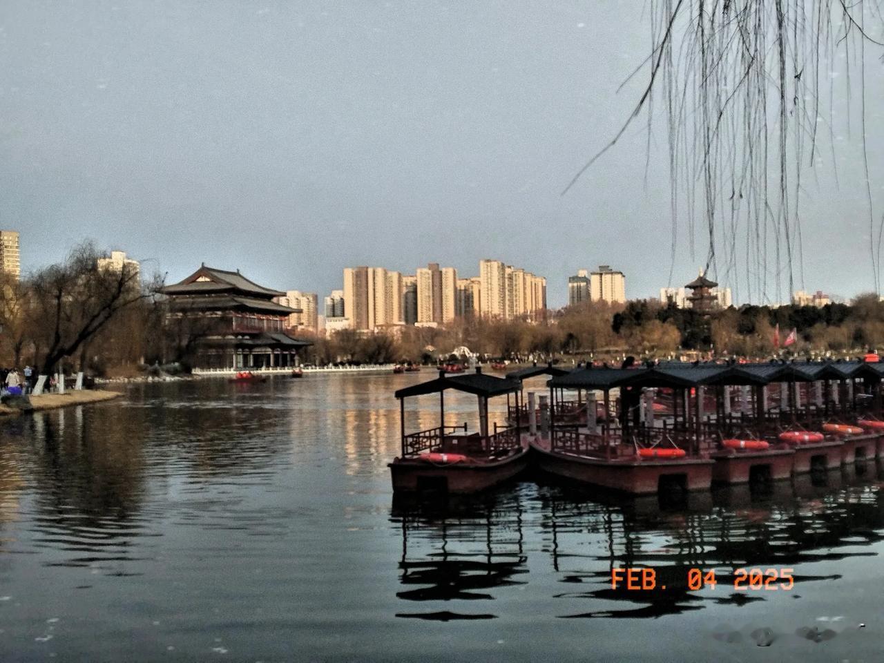 求下联
夕阳徐徐落。