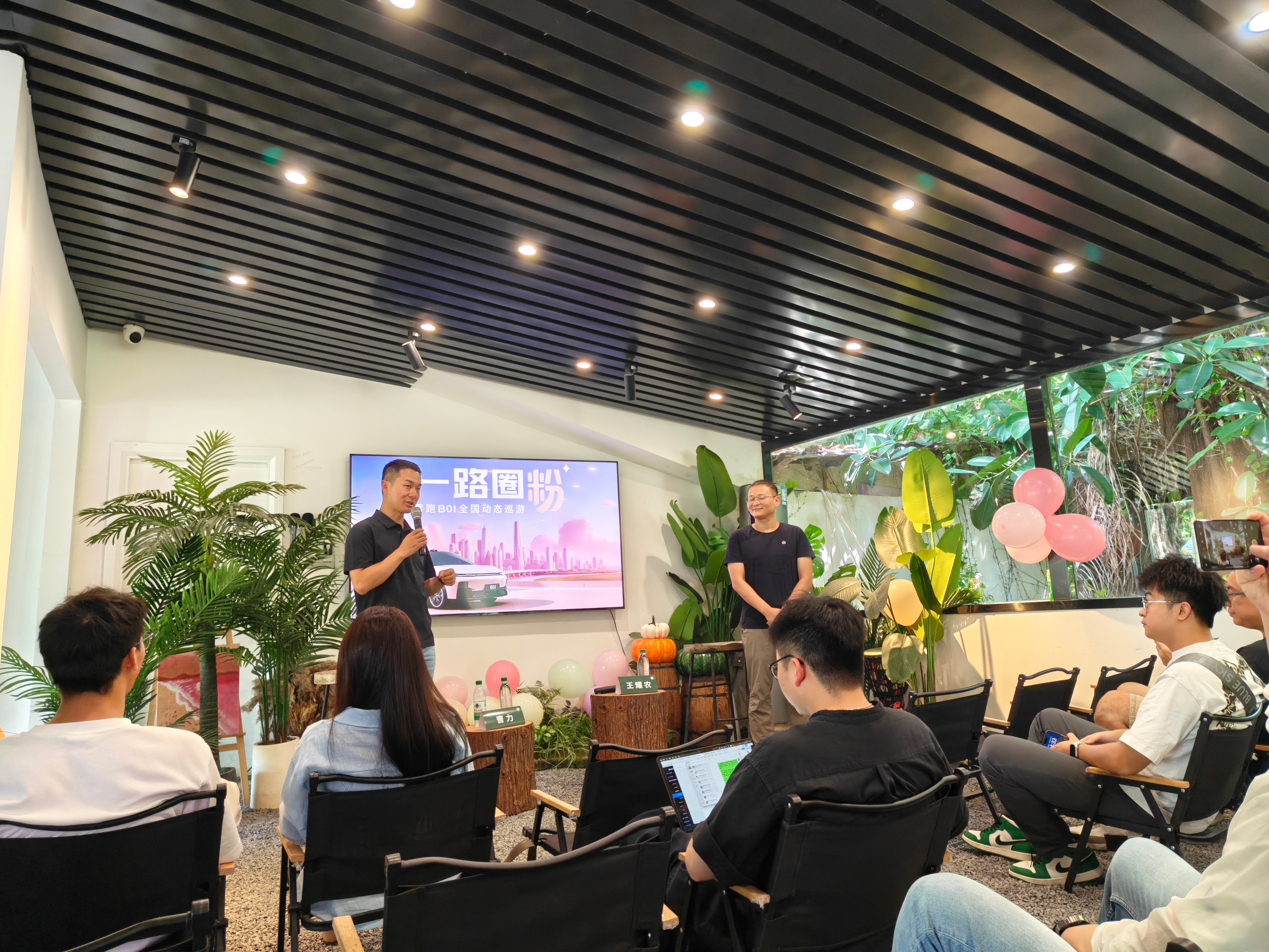 第一次参加零跑的沟通会​主要是这台，准备上市的B01新车副总裁​曹总和智能驾驶负