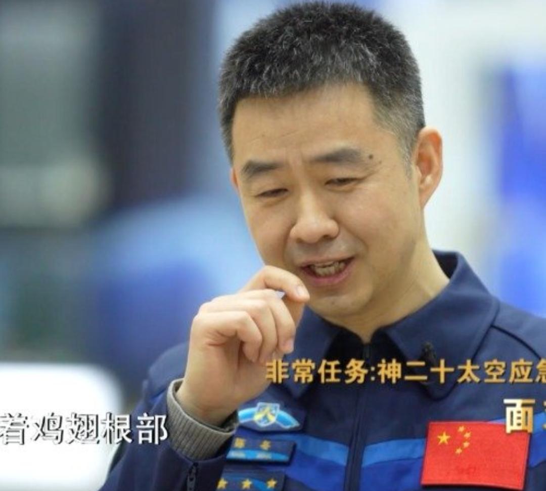 400公里高空开烧烤派对？6名中国航天员围坐空间站，烤鸡翅滋滋冒油，这波操作直接