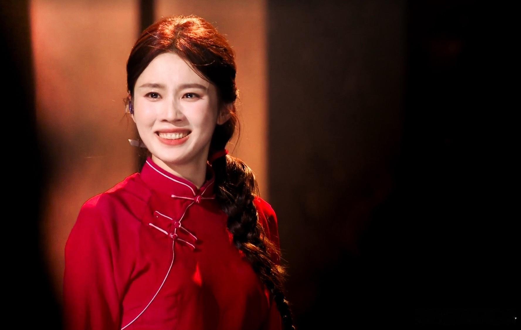 张慧雯者来女跳禅者行脚静能生慧，舞见真我。这一支禅舞，美得让人挪不开眼，太有氛围