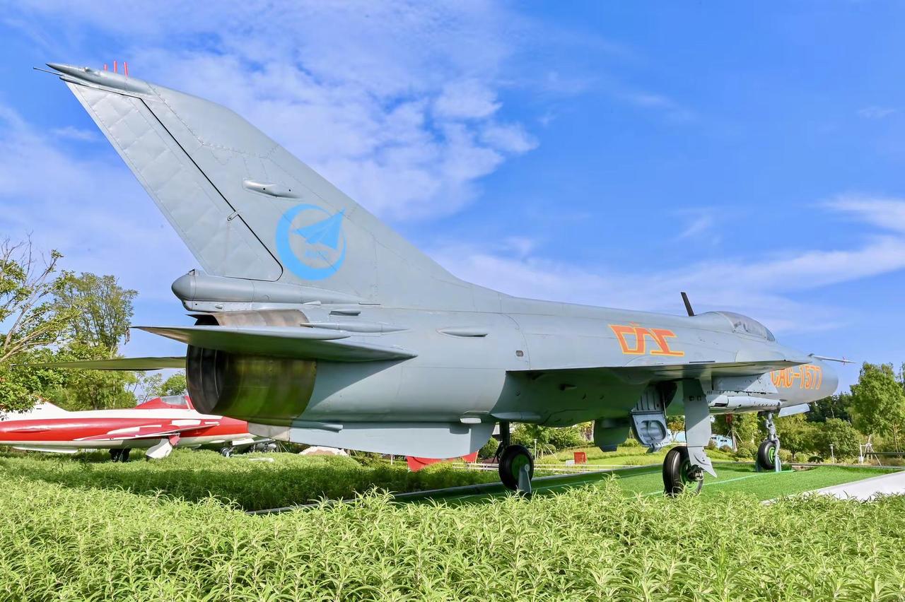 成飞公园  歼7II.成飞公园（成飞航空主题教育基地）的歼7II是中国空军早期主