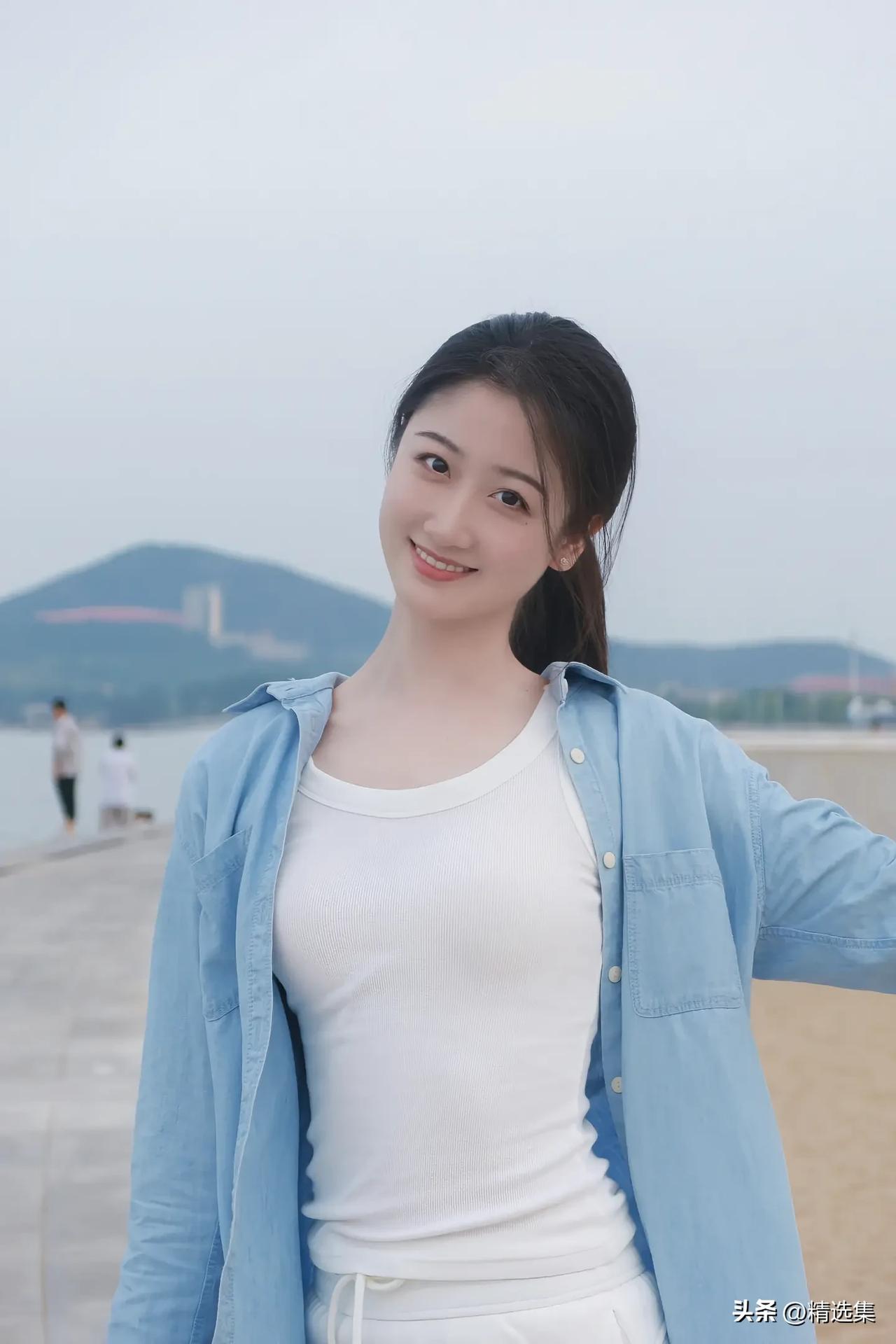 有气质的女人就像一首悠扬的诗，给人带来多方面的美妙感觉。
和她们相处，能体会到如