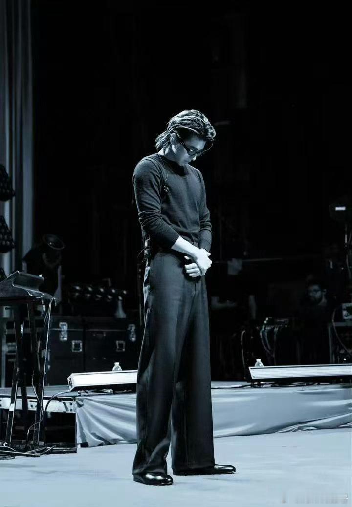 蔡徐坤音乐节压台出场 顶级排面无需多言！蔡徐坤再度解锁音乐节压台出场，扛起华语音