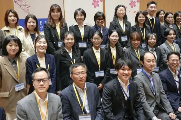 没人理，日本找中国了

就在日本政府把中日关系从"最重要双边关系"降级为"重要邻