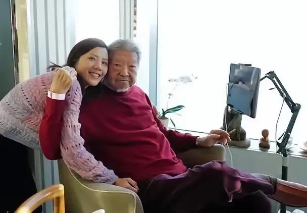 蔡澜晚年选择卖房住酒店，雇8人团队照顾养老！

蔡澜的晚年生活确实过得很好，但他