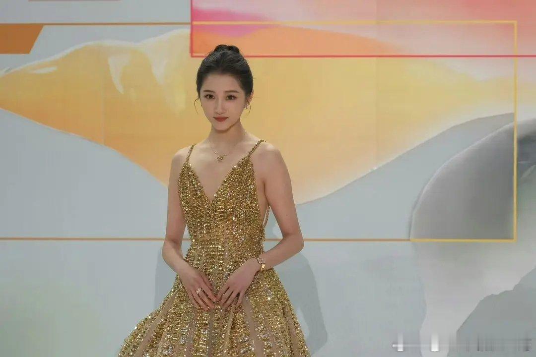 关晓彤状态真的好好，毫无美颜滤镜的视频都好看实打实的生视频，真的状态变好了有打光