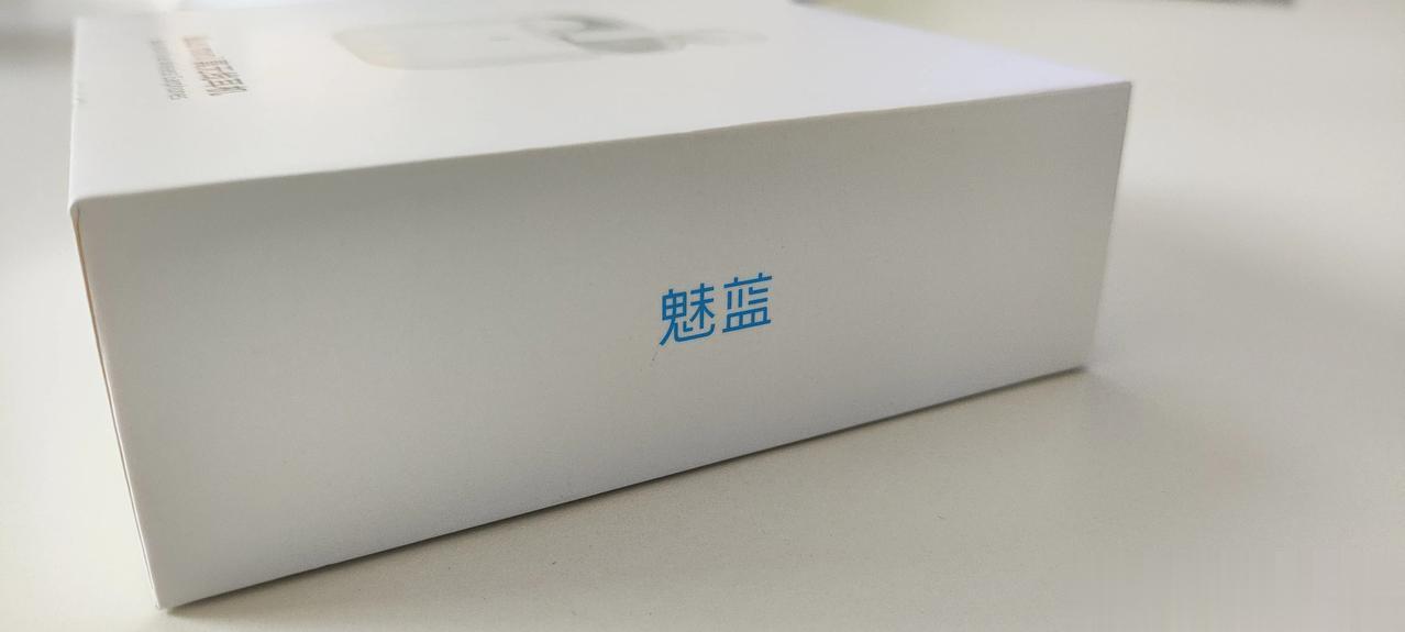 魅蓝 Blus mini 快速开箱
    魅蓝出手了，这次带着重量只有2.8g