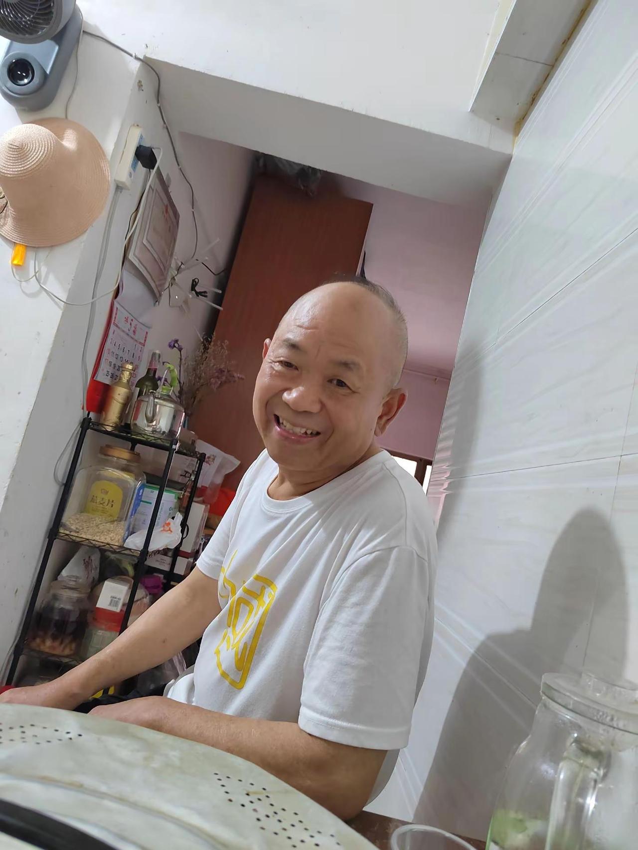 希望老头天天健康平安！不止是今天快乐而是天天要快乐！我俩好像悬崖峭壁上的爬山虎?