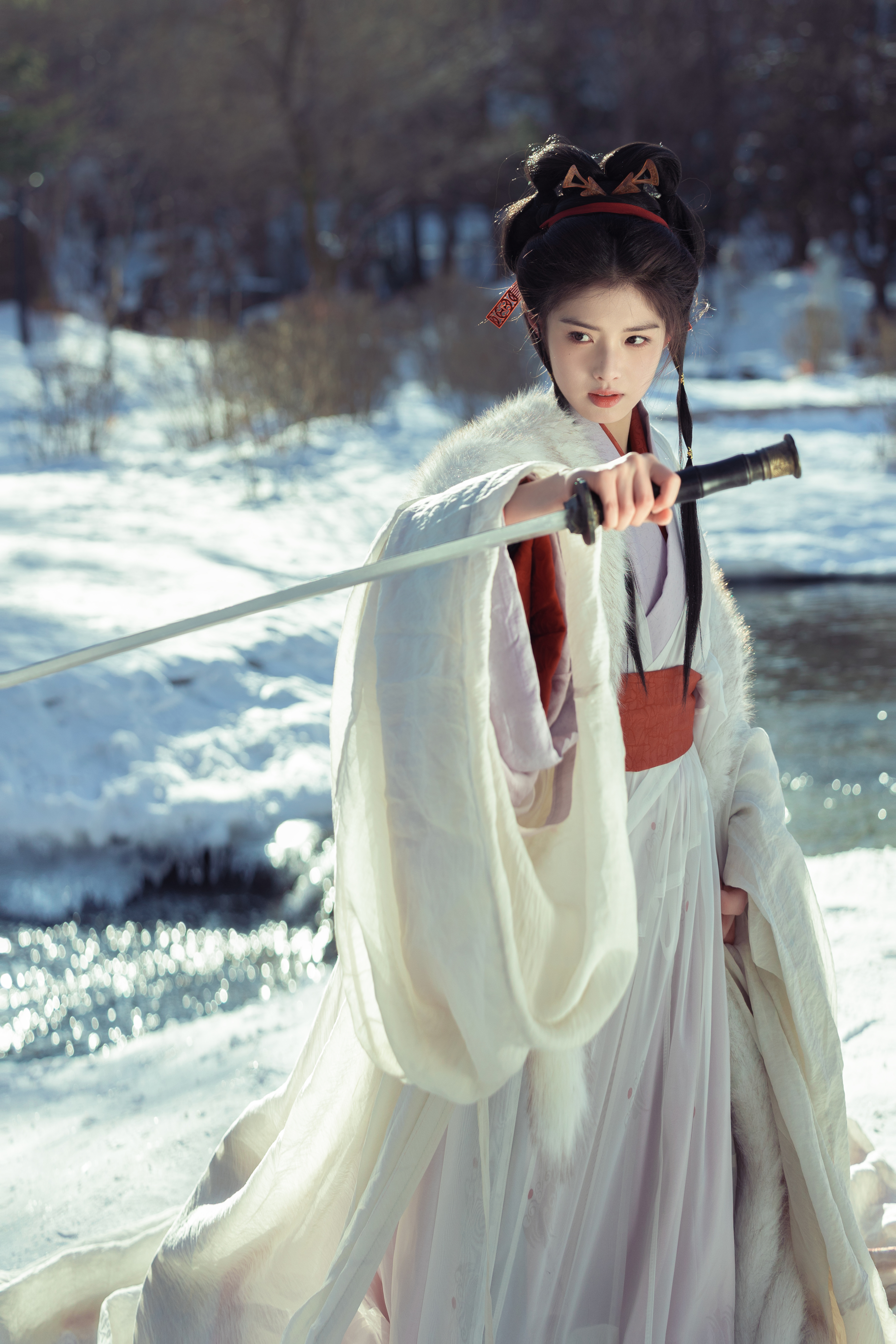 艾米 长风栖落雪，流光逐岸开