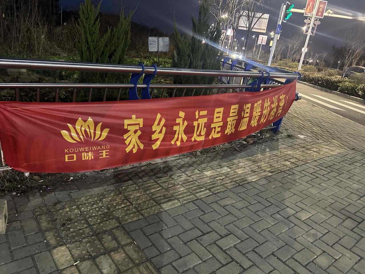 这是走乡村包围城市的路线啊！不得不说广告的内容还是很温馨的，你们那里也有这样的广