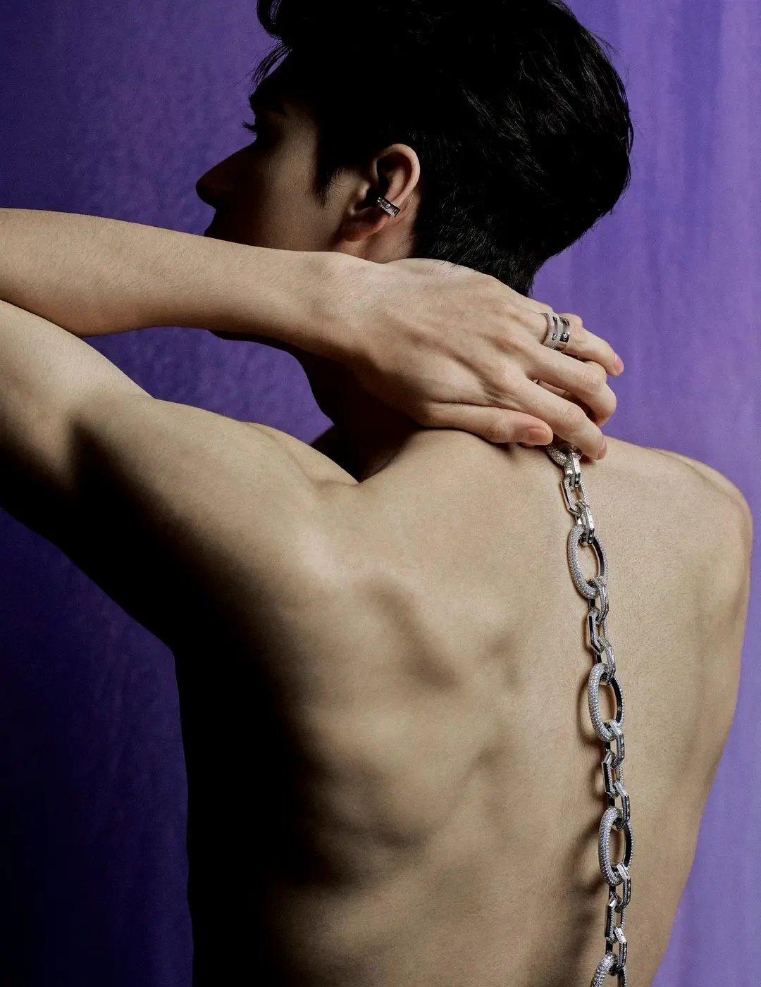 龚俊这组图确定是他自愿拍的吗？梦女有福了 ​​​