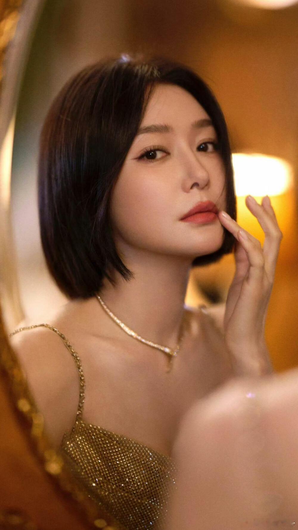 秦岚姐状态真绝了，皮肤好好，气质满分！ ​​​