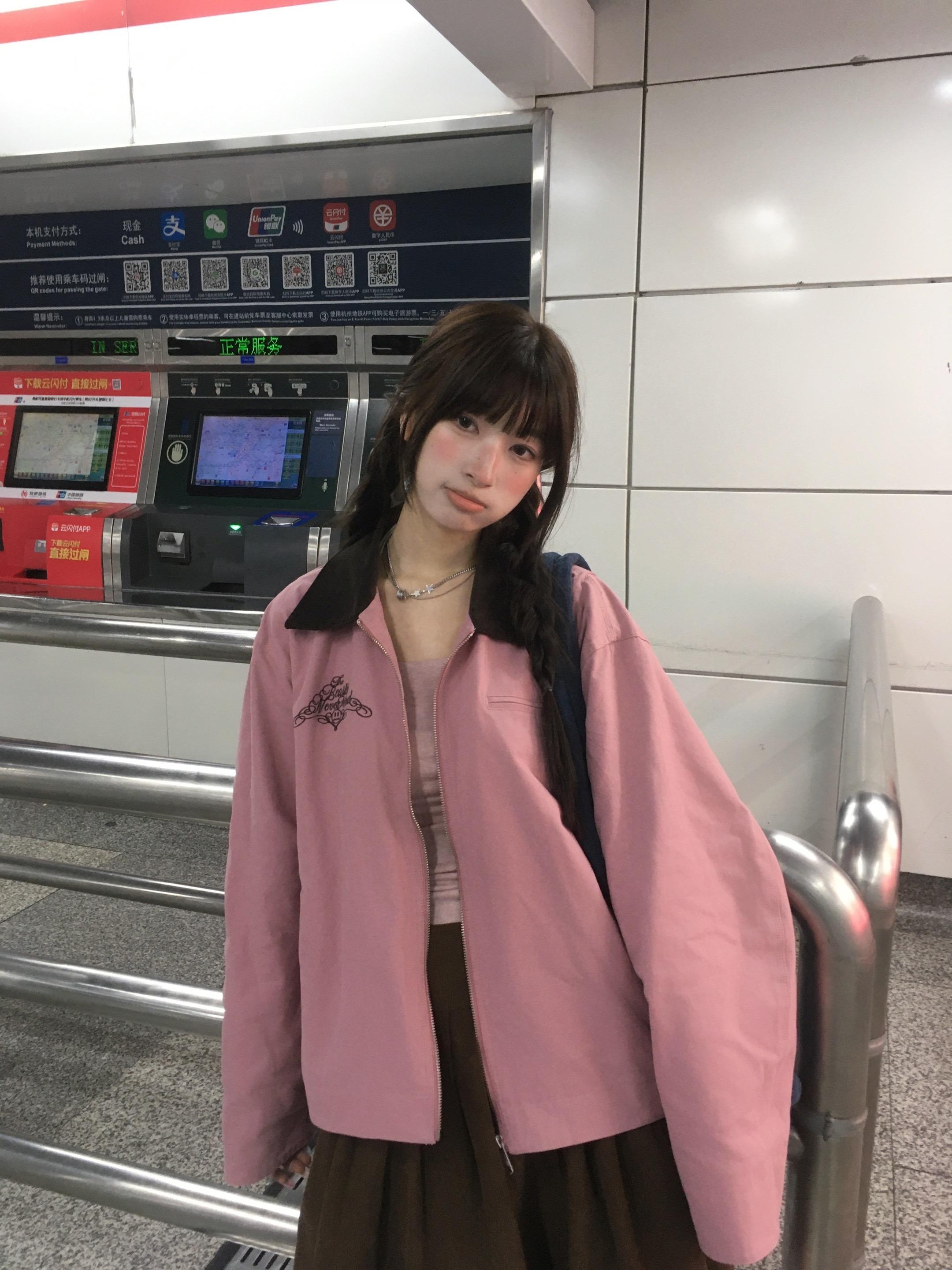 🧸ིྀ淡淡的。