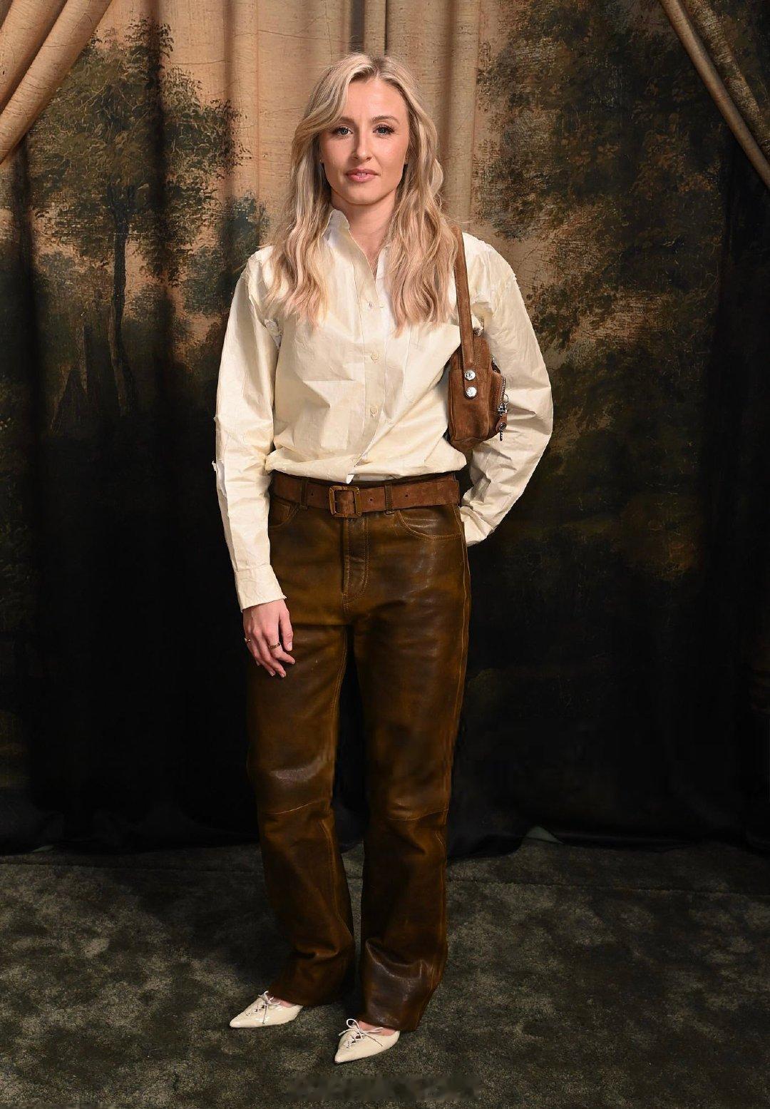 莉亚·威廉姆森昨天出席了英国版《Vogue》和英国版《GQ》联合举办的时尚电影派