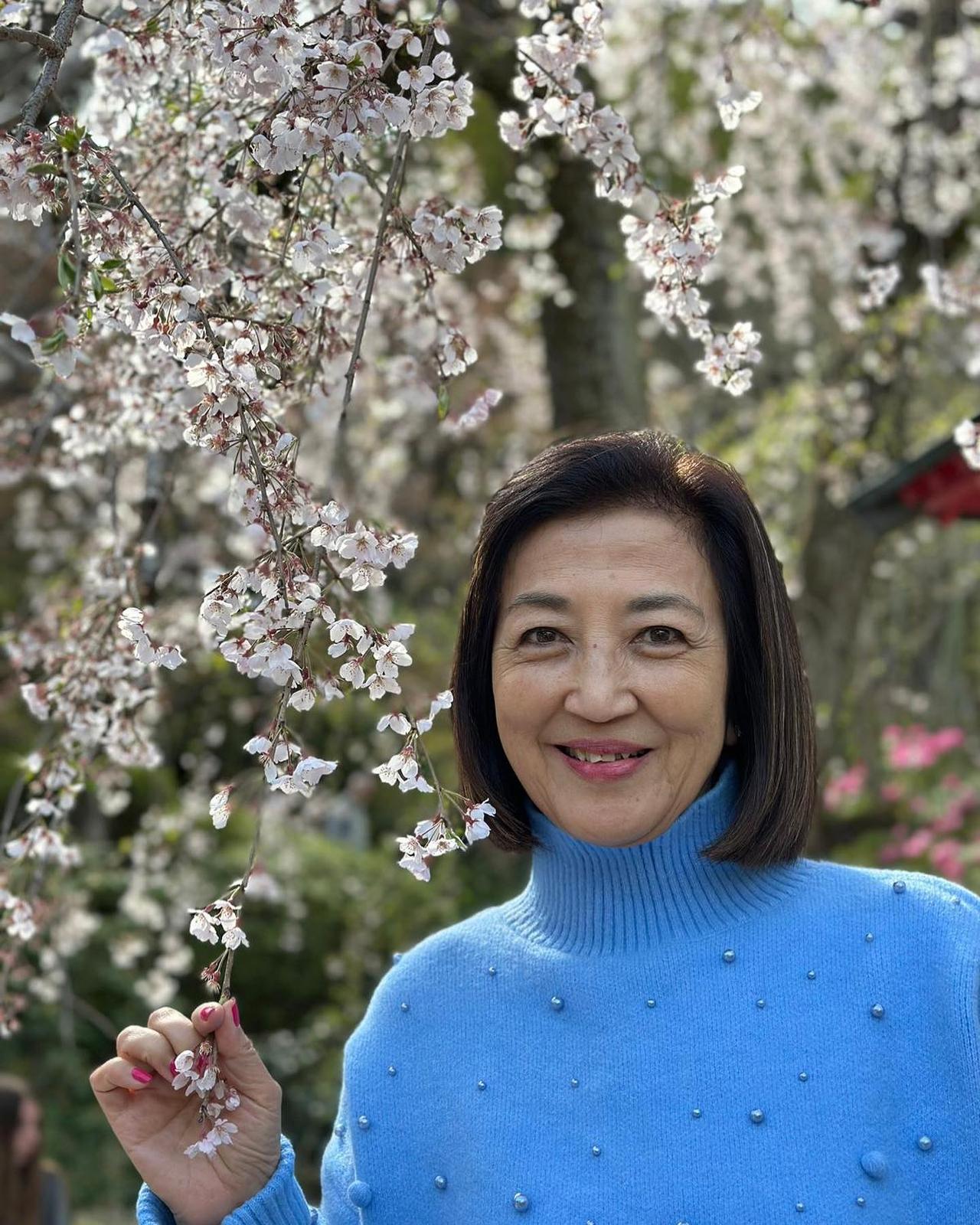 她在香港TVB拍了几十年电视剧，曾经还参与周星驰主演电影《鹿鼎记2神龙教》，她今