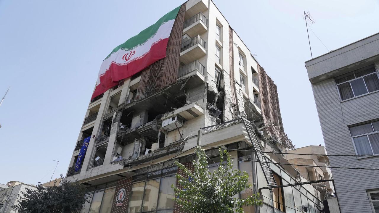 美国哥伦比亚广播公司（CBS）：美国认为在对伊朗的行动中约有40名伊朗官员丧生