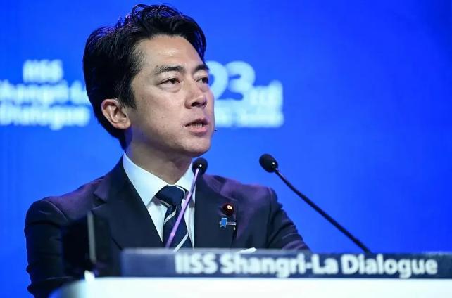 挑衅味拉满，日本拒绝道歉！5月31日的香格里拉对话会，日本防卫大臣小泉进次郎在面