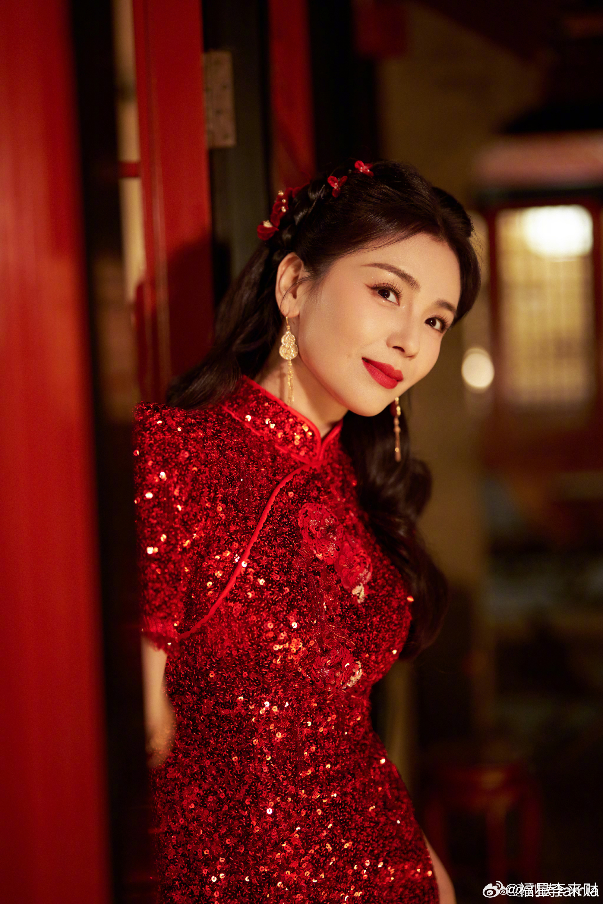 刘涛该叫妈妈还是叫姐姐这一身红，红得高级，红得大气！涛姐往那儿一站，就是“国泰民