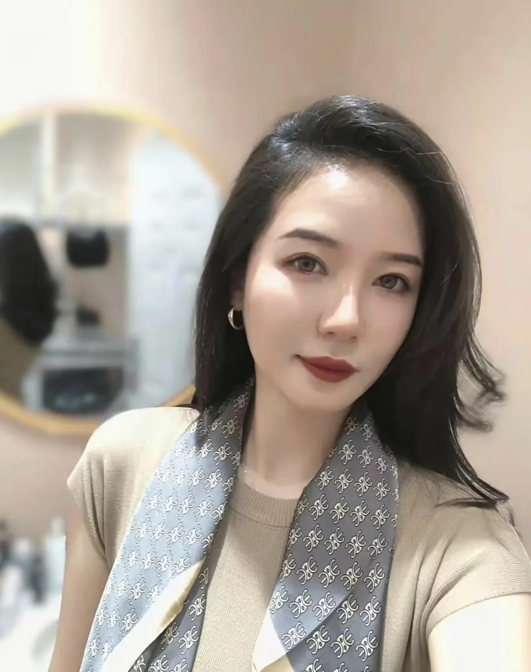 男人是风的流动，女人是景的光芒！ ——只有风景在一起了，才是人生快乐的故乡！