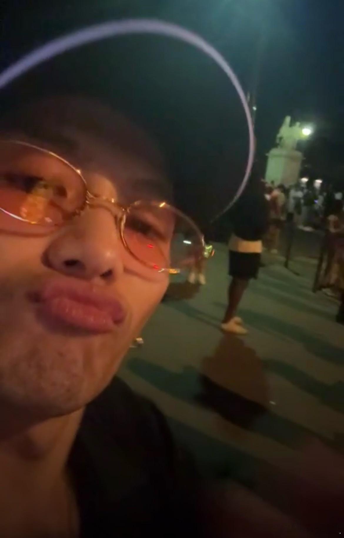 结束的很突然 来一个亲亲😘王嘉尔 ​​​