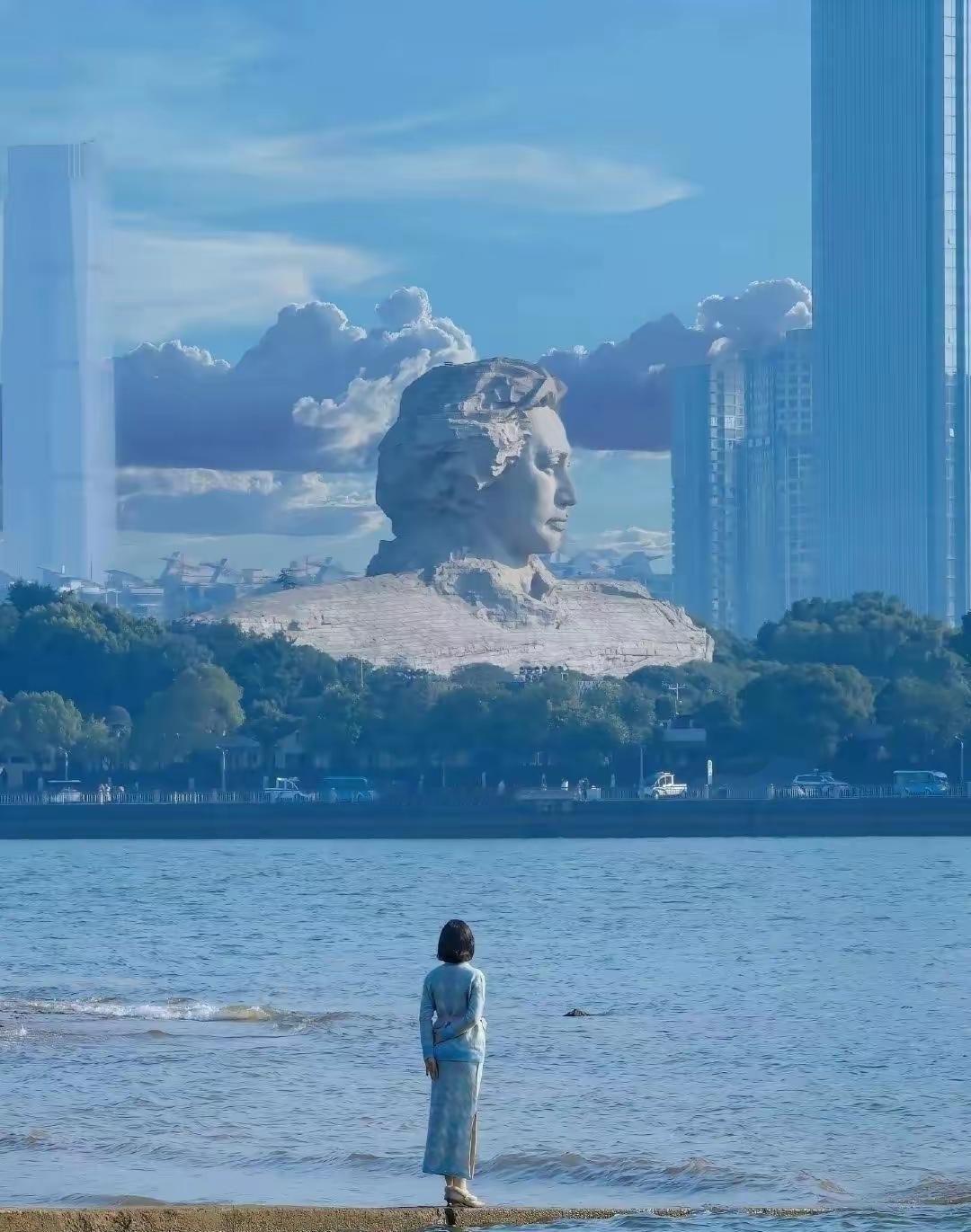 中国有五大名楼，前四名没有争议，第五有争议: 
第一：黄鹤楼（武汉)；
第二：岳