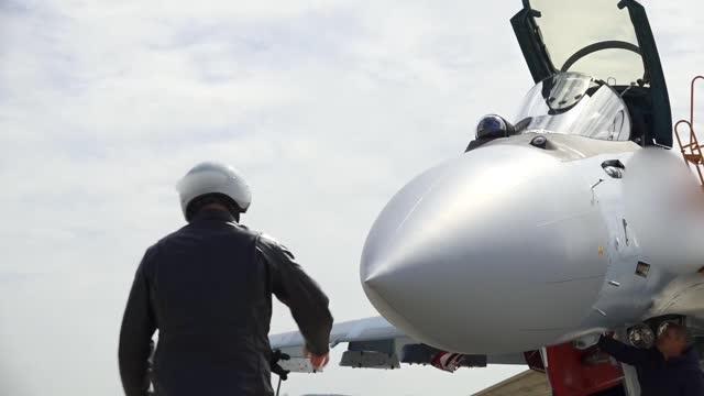俄罗斯空天军接收一批全新苏-35S战机
 
该型战机用于夺取制空权，同时可打击远