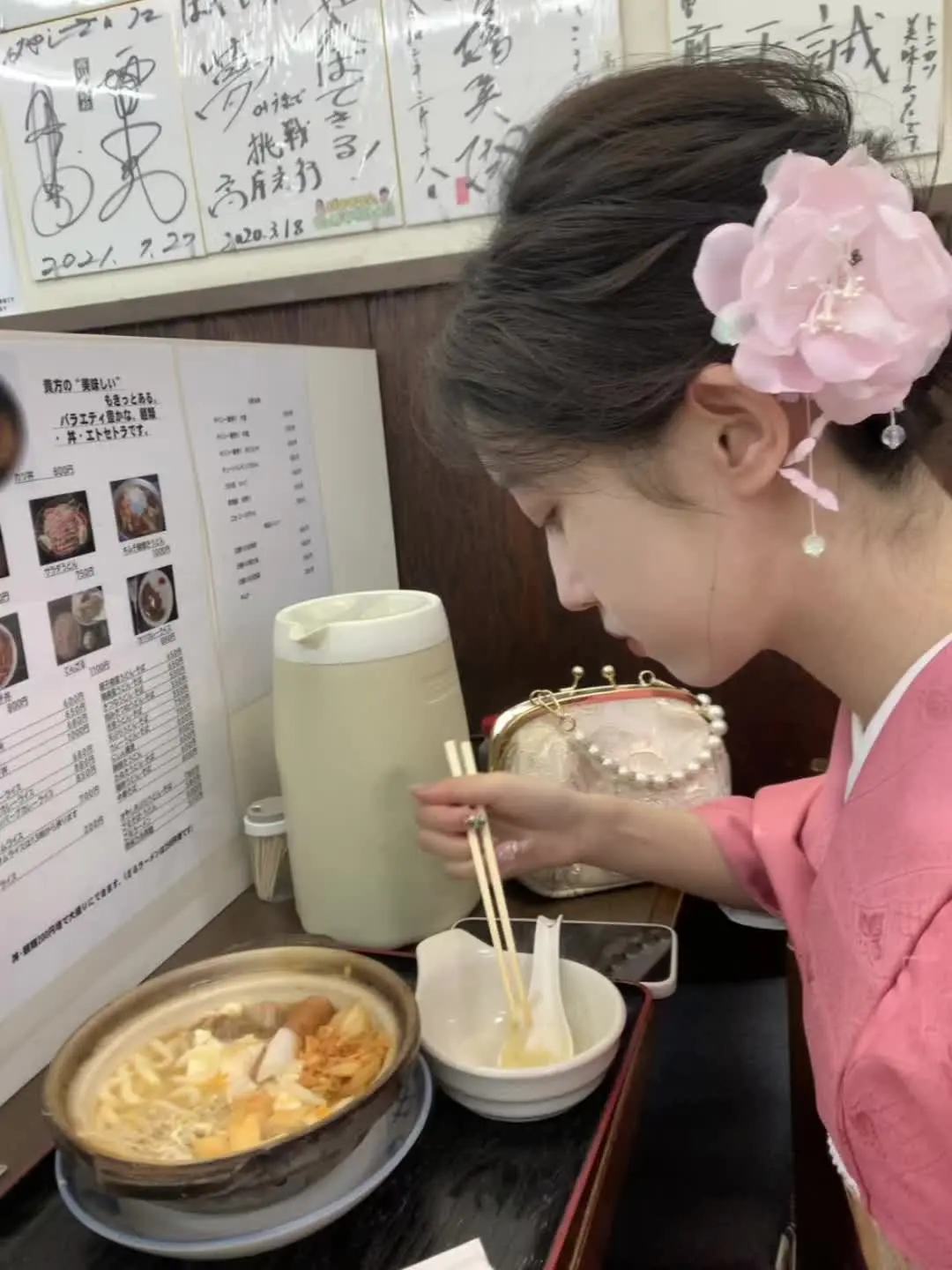 你背对着山河一步步走向我