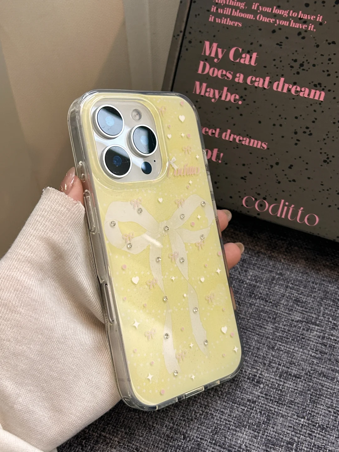 很清新镶钻小设计黄色蝴蝶结手机壳好好看～