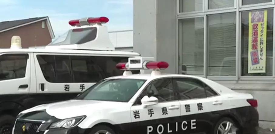 日本15岁初中生街头持刀狂刺上班族12月2日凌晨，日本一名15岁的男初中生在街头