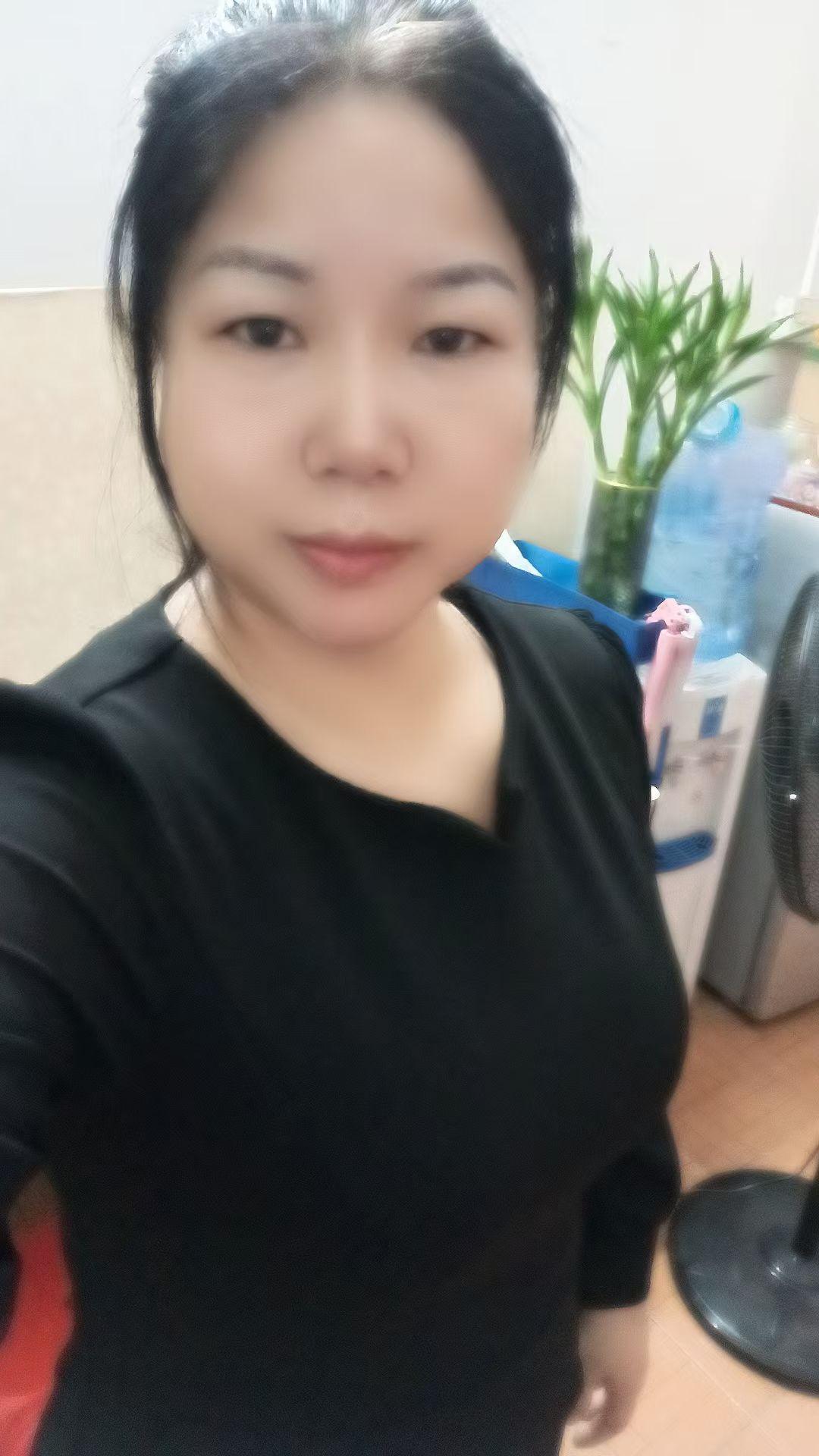 我结婚不要彩礼。只要对我好，是我喜欢的人。我觉得两个人真心相爱，不需要那些物质上