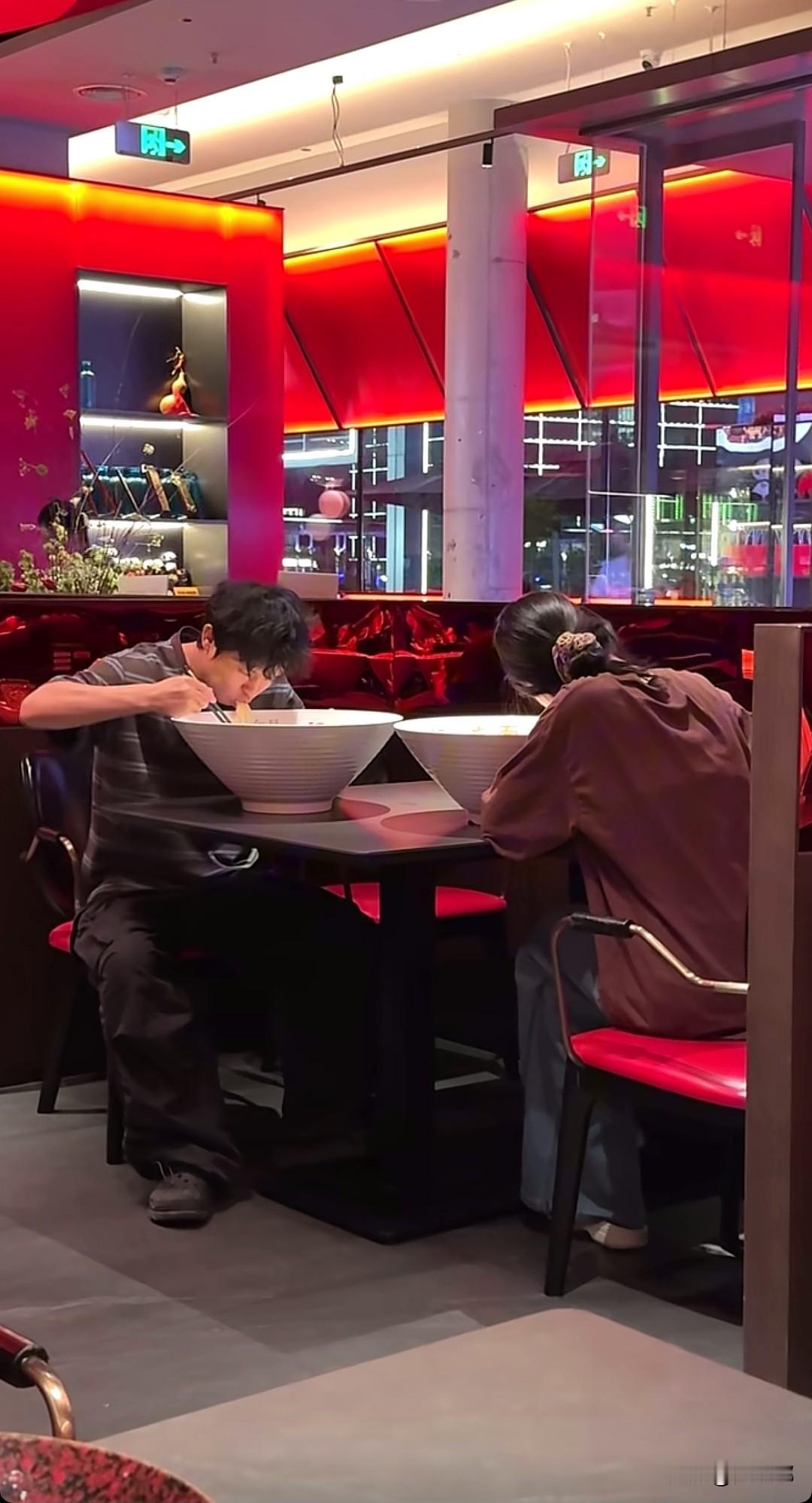 这吃得饱吗？[捂脸]下回我也点一份试试。