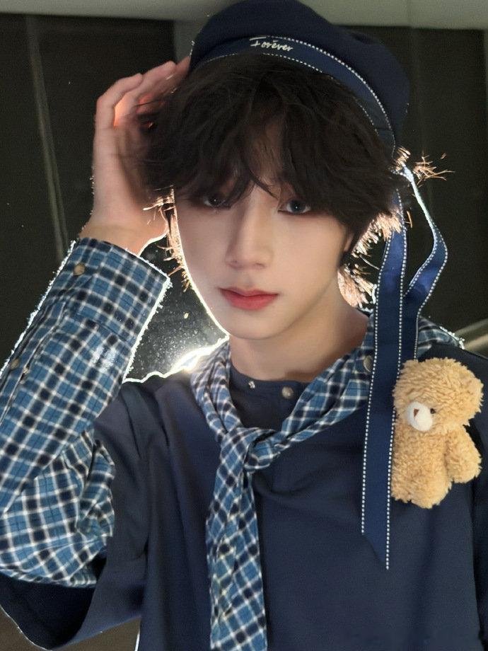 王橹杰高会粉丝30w 恭喜王橹杰高会粉丝突破30万，持续霸榜TF家族四代首位，断