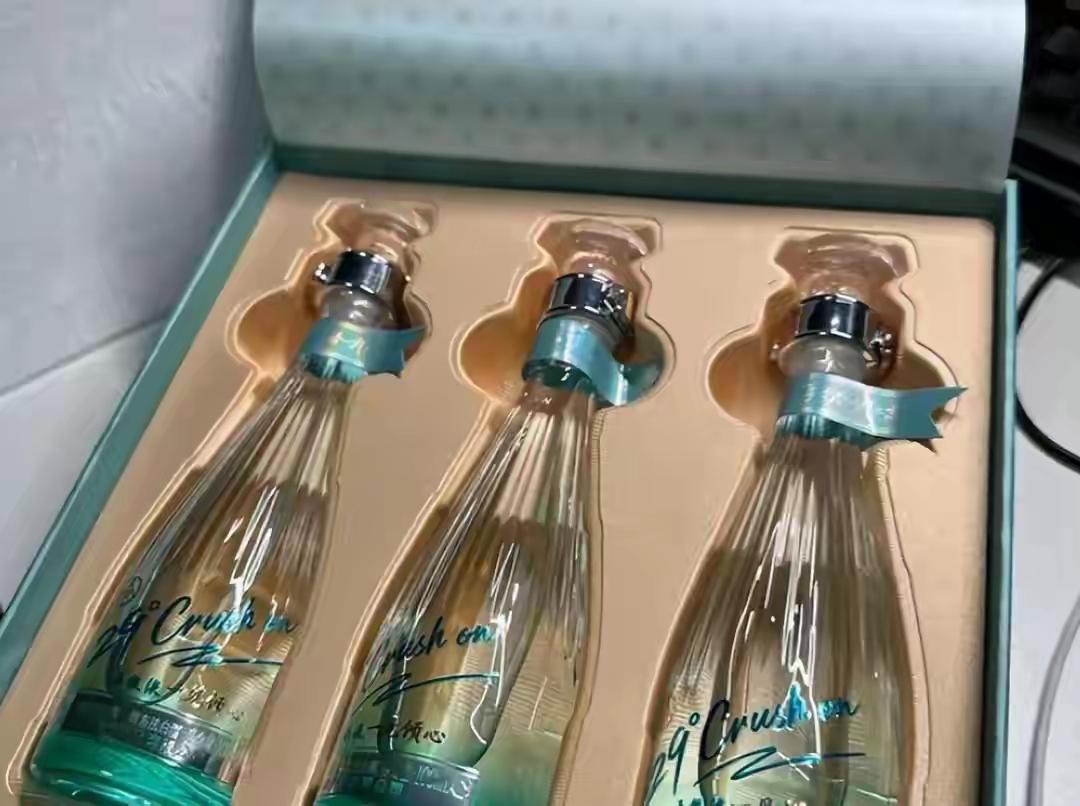 你喝什么酒？酒是喝的，不是用来看的！房是住的，不是用来炒的！过年看到很多酒都是用