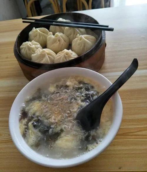 十八线小城，一个人的早餐，十二块钱，大家说贵吗？