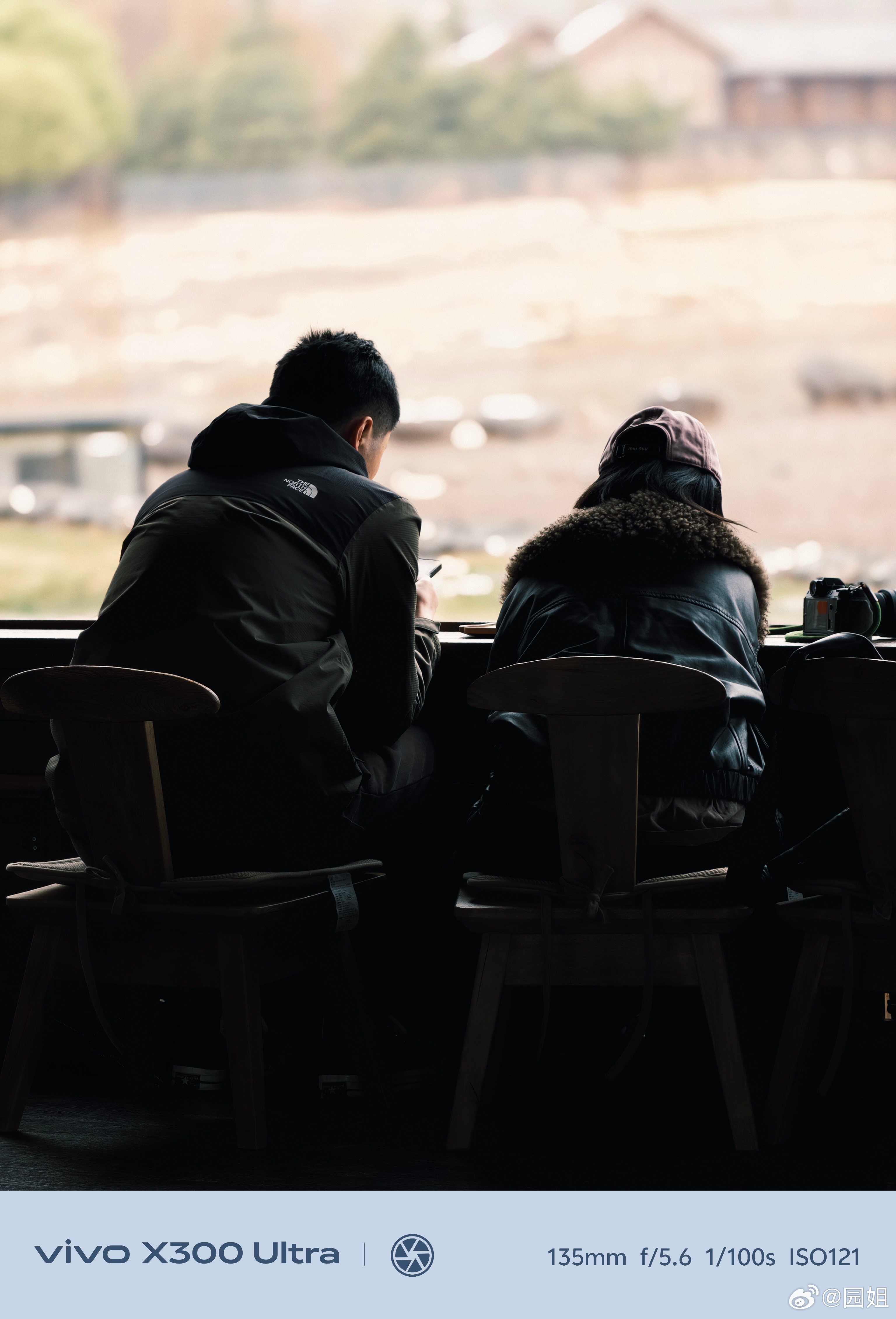 前4张是vivo X300 Ultra人文模式拍摄的人物，质感很不错，仿佛能从照