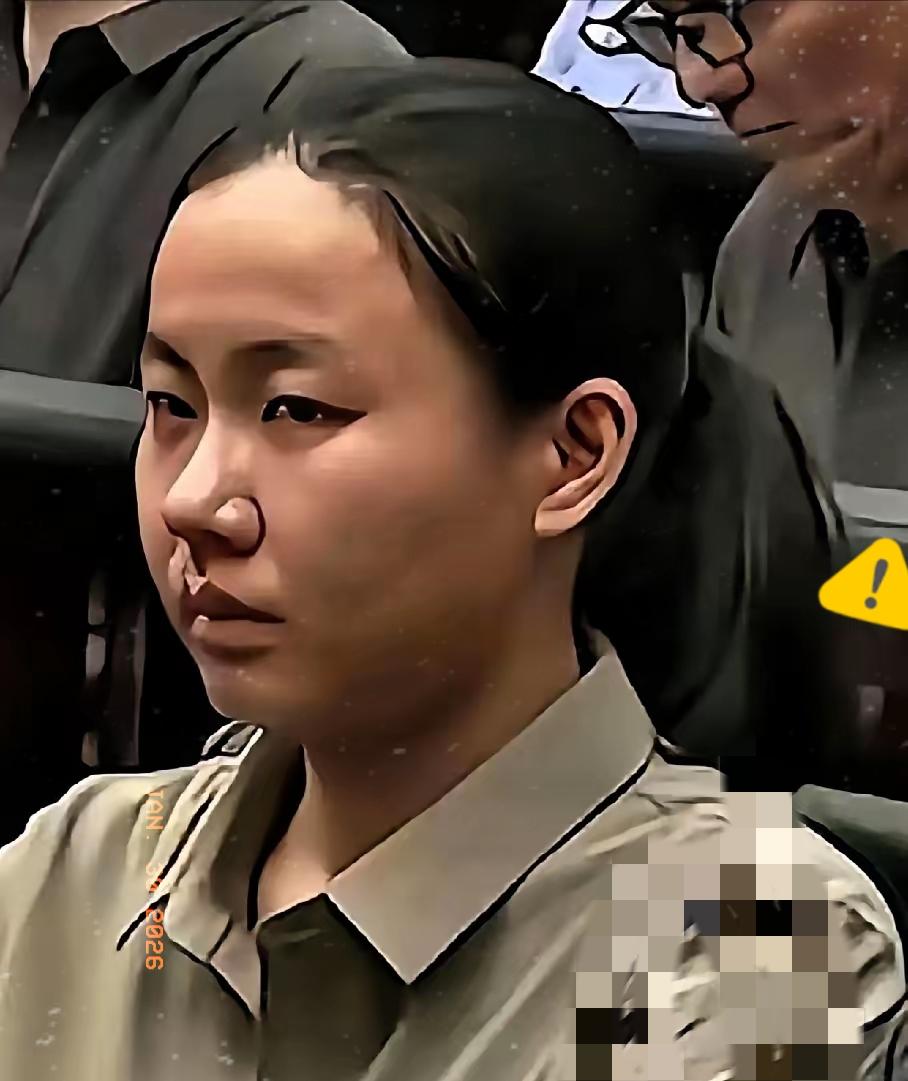 29岁明珍珍身负14条人命，终被执行死刑。
法庭上她哭到发抖、语无伦次，警局里低